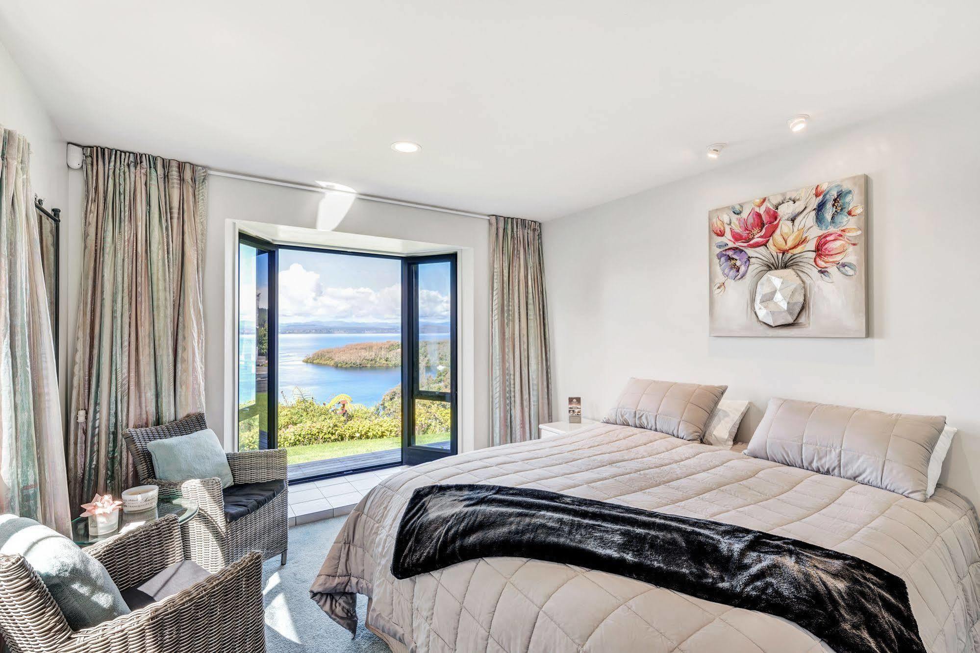 Serenity On Wakeman Lago Lago Taupo Esterno foto