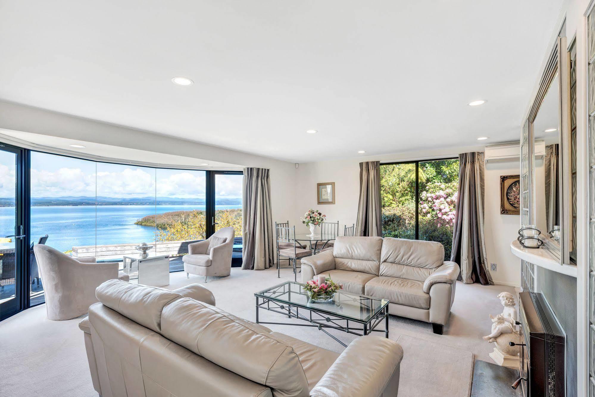 Serenity On Wakeman Lago Lago Taupo Esterno foto