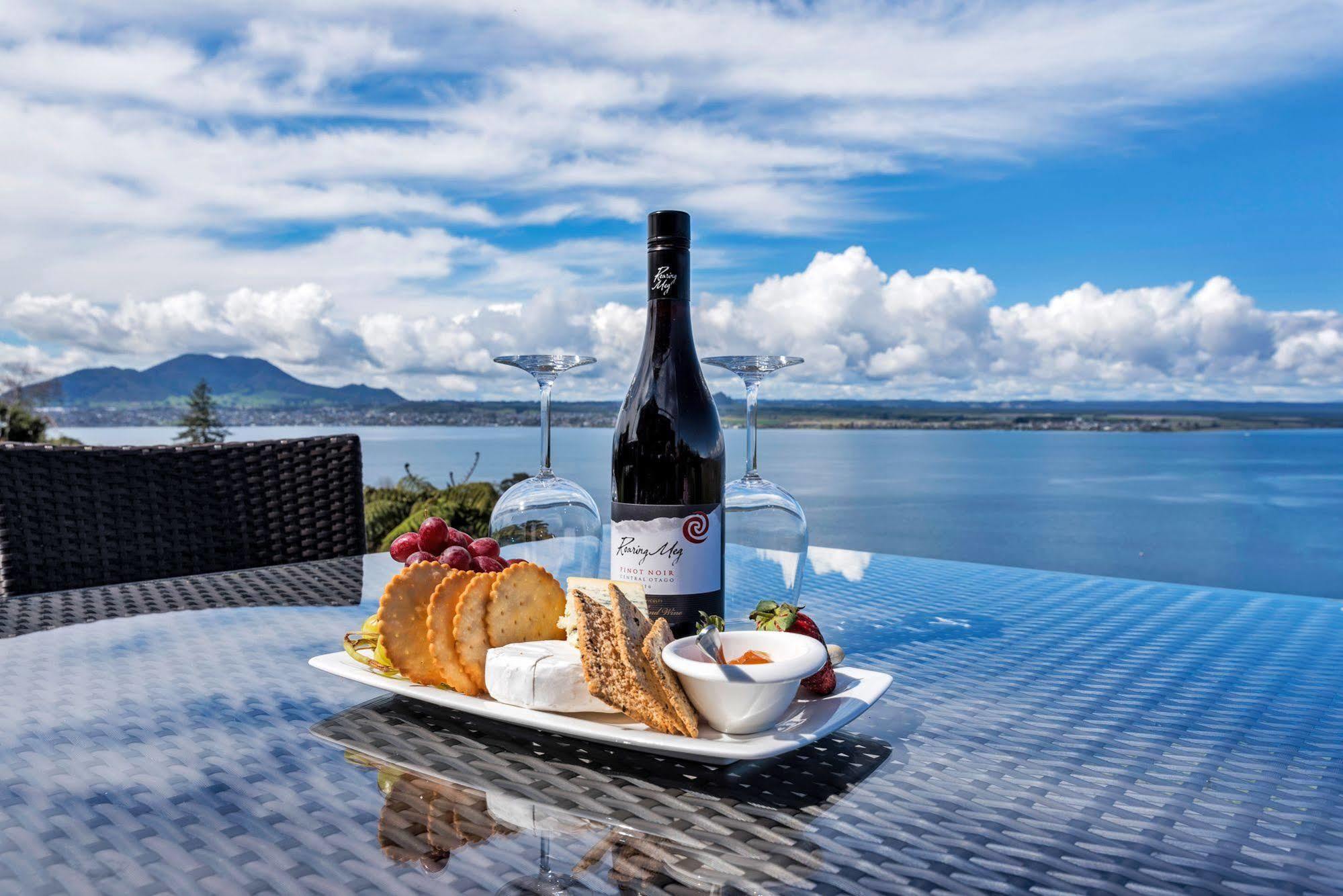Serenity On Wakeman Lago Lago Taupo Esterno foto