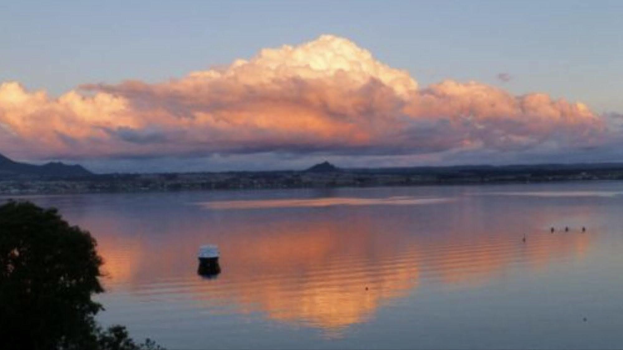 Serenity On Wakeman Lago Lago Taupo Esterno foto