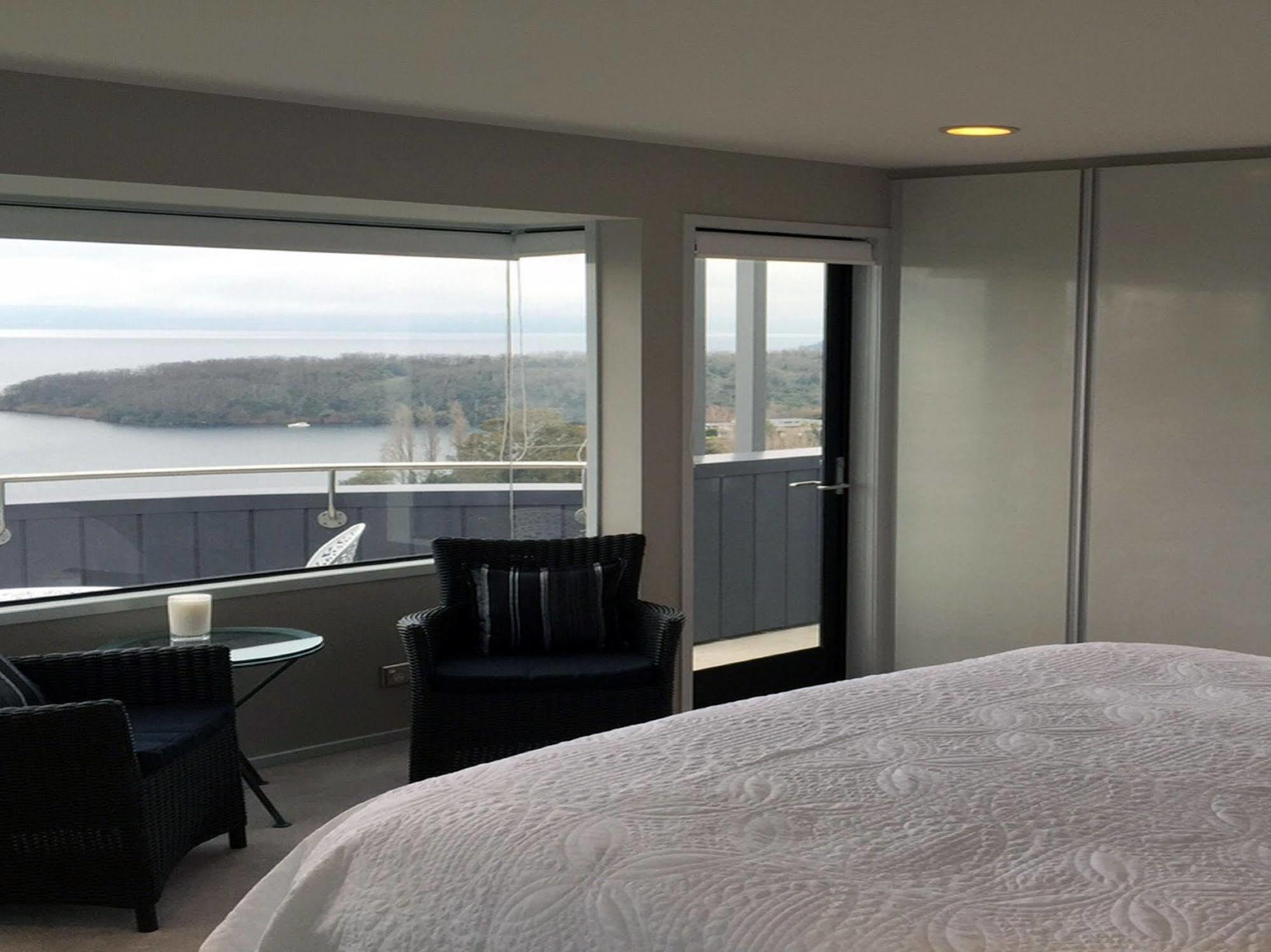 Serenity On Wakeman Lago Lago Taupo Esterno foto
